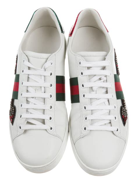 gucci arrow sneakers